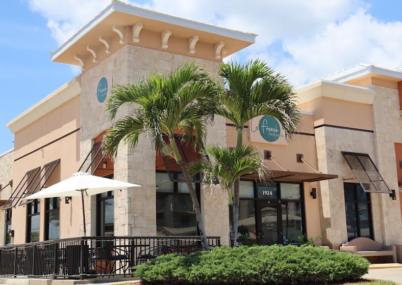 Façade du restaurant Le French, à Indian Harbour Beach en Floride